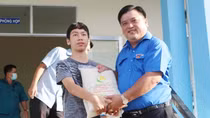 Đổi rác nhựa lấy gạo