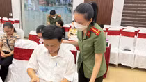 Đẩy mạnh công tác hướng dẫn người dân làm hộ chiếu qua cổng dịch vụ công