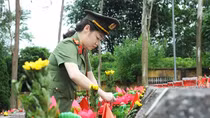 Cao hơn một bài thơ