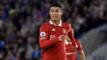 Ronaldo lại xuất phát từ ghế dự bị