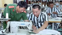 Bộ trưởng Tô Lâm trình bày Nghị quyết thí điểm mô hình tổ chức lao động, hướng nghiệp, dạy nghề cho phạm nhân ngoài trại giam