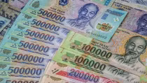 Khóa tay cán bộ ngân hàng chiếm đoạt tiền của gần 100 khách hàng