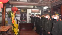 Đoàn Đại biểu Đảng ủy Công an Trung ương dâng hương tượng niệm đồng chí Tô Hiệu