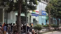 Điều tra nguyên nhân 2 học sinh rơi từ chung cư xuống đất tử vong
