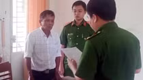 Làm giả công văn của UBND huyện để lừa bán cát
