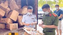 Ngăn chặn hàng giả, hàng nhái trên "chợ mạng" dịp cuối năm: Cuộc chiến không dễ dàng