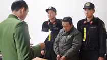 Chủ tịch xã và kiểm lâm "bật đèn xanh" cho lâm tặc