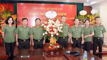 Đảng ủy, lãnh đạo Cục Truyền thông CAND chúc mừng Báo CAND