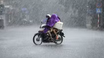 Mưa to từ Bắc Bộ vào đến Thừa Thiên Huế, Nam Bộ ngày nắng nóng