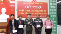 Báo CAND trao nhà tình nghĩa tặng 4 gia đình có nhà bị lũ cuốn trôi