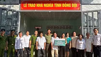 Trao nhà nghĩa tình đồng đội cho gia đình liệt sỹ Công an