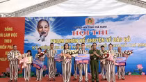 Xúc động nghe các phạm nhân thi kể chuyện về Bác Hồ