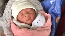 Bé trai sơ sinh bị bỏ rơi trong căn nhà hoang