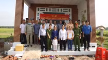Công an Tây Ninh tặng “nhà tình thương”cho người dân nghèo