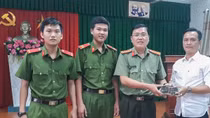 Hai chiến sĩ nghĩa vụ nhặt 370 triệu đồng trả người đánh rơi