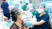 Phải hoàn tất tiêm vaccine phòng COVID-19 mũi bổ sung, nhắc lại trong quý I/2022