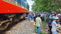 Tìm tung tích người phụ nữ bị tàu lửa tông chết