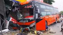 Ô tô khách tông xe gắn máy, 4 người thương vong