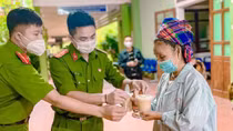 Bát cháo nghĩa tình từ Công an huyện vùng cao