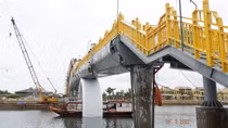 Cầu bộ hành 54 tỷ đồng sắp khánh thành “vướng” đảm bảo an toàn và mỹ quan