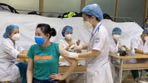 Các địa phương khẩn trương tiếp nhận vaccine phòng COVID-19 và triển khai tiêm mũi 3,4