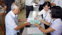 Quy định về nghỉ hưu ở tuổi cao hơn đối với cán bộ, công chức giữ chức vụ lãnh đạo, quản lý