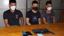 Ôm ma túy dạng kẹo đi đường thôn "né chốt"
