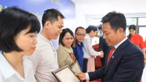 Đại học Quốc gia Hà Nội trao học bổng giá trị lớn cho nghiên cứu sinh và thực tập sinh sau tiến sĩ