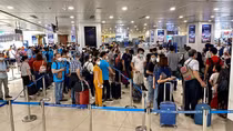 Hàng không Tết: Tăng chuyến, tăng giá