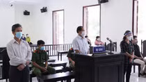 Nguyên 2 hiệu trưởng và kế toán trưởng Trung tâm GDTX Bình Phước lãnh án