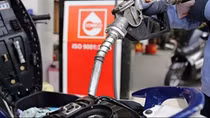 Xử phạt gần 450 triệu đồng hai doanh nghiệp kinh doanh xăng Ron 95-III