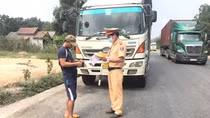 Xử lý nghiêm xe chở vật liệu xây dựng quá khổ, quá tải