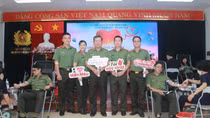 Cục Quản lý xuất nhập cảnh sôi nổi tham gia chương trình hiến máu tình nguyện