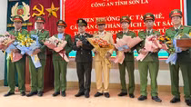 Khen thưởng Ban chuyên án bắt giữ đối tượng mang súng vận chuyển 22 bánh heroin