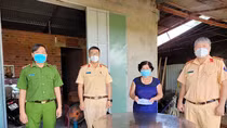 Công an tỉnh Tây Ninh hỗ trợ gia đình phụ nữ nghèo có nhiều người bị khuyết tật
