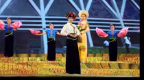 Gần 500 nghệ nhân, diễn viên quần chúng tham gia Liên hoan trình diễn trang phục các dân tộc Việt Nam