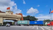 Người dân Việt - Lào phấn khởi khi các cửa khẩu hoạt động trở lại