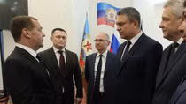 Cựu Tổng thống Nga Medvedev thay mặt ông Putin tới Donbass