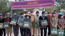 Hội phụ nữ Cục CSGT tặng cầu giao thông nông thôn ở Cà Mau