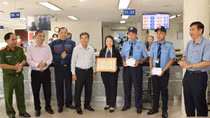 Thưởng nóng lực lượng có thành tích bắt kẻ cướp ngân hàng ở Đồng Tháp