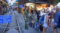 Hà Nội kiên quyết đóng cửa cà phê đường tàu