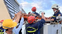 Cần cẩu bơm bê tông gãy sập, 3 công nhân thương vong