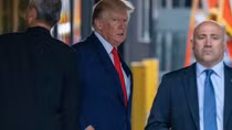 FBI "ghé thăm" nhà cựu Tổng thống Trump tìm kiếm tài liệu gì?