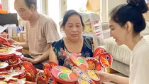 Xóm lồng đèn nhộn nhịp đón mùa trăng