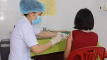 Các cơ sở tiêm vaccine không được nhận tiền “bồi dưỡng” tự nguyện