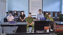 Đánh người trực chốt kiểm dịch, một nhân viên bệnh viện lãnh án 6 tháng tù