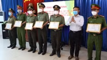 Khen thưởng 13 tập thể, cá nhân xuất sắc thực hiện "nhiệm vụ kép"