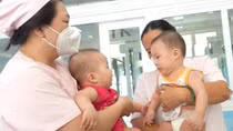 Những trẻ thơ bị bỏ rơi giữa đại dịch
