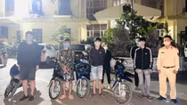 Truy bắt nhóm quái xế tụ tập bốc đầu xe