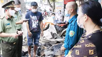 Giám đốc Công an An Giang hỗ trợ các hộ dân bị cháy nhà